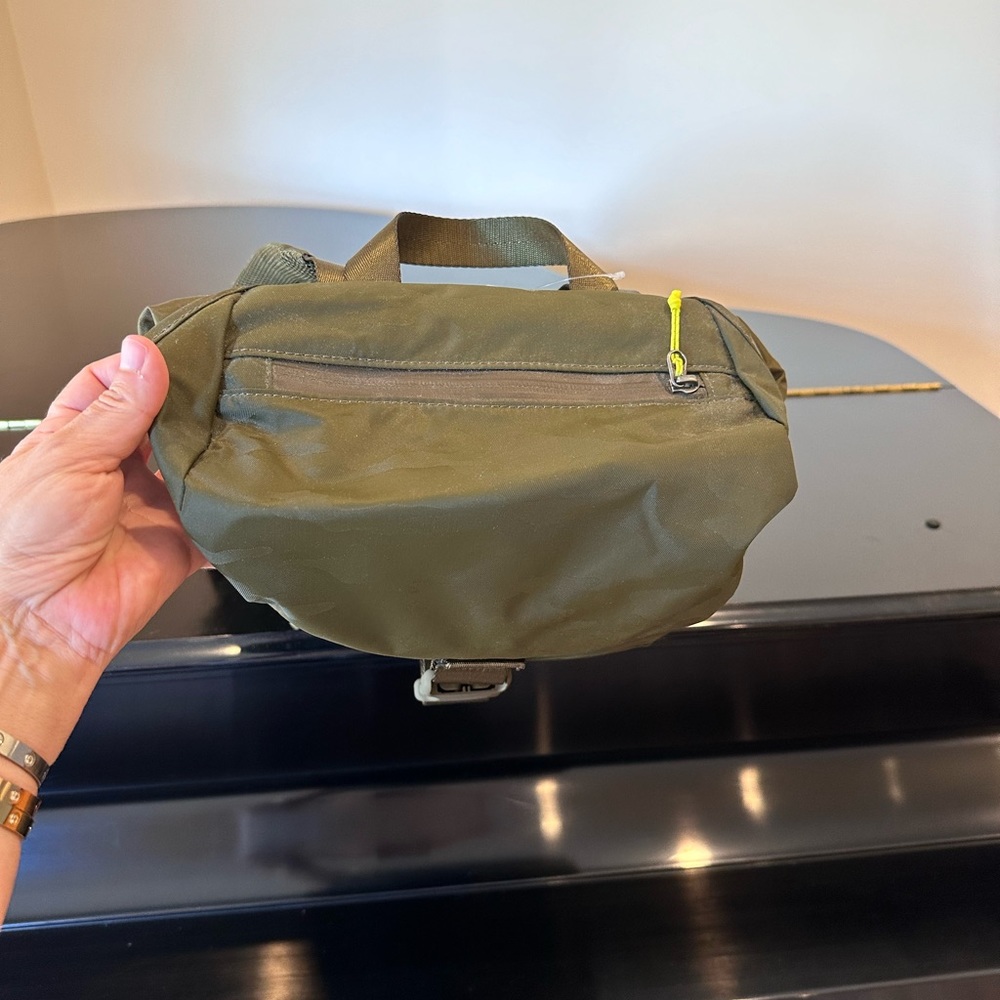 NWT Rare Minimalist Athletic Athleisure Athleta camo Venture Utility Backpack - Picture 11 of 17